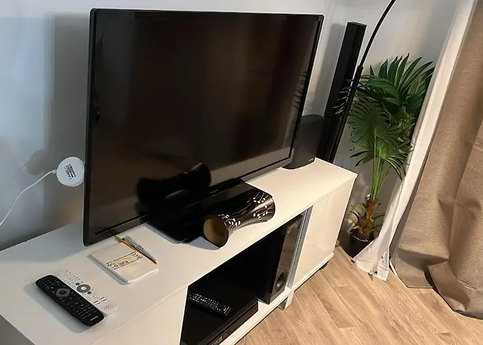 Charming Cocoon In Blanc-mesnil